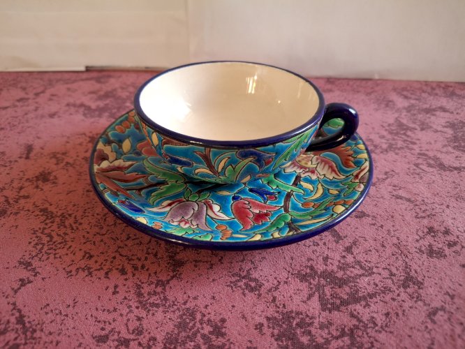 Tasse à café et sa soucoupe en émaux de Longwy