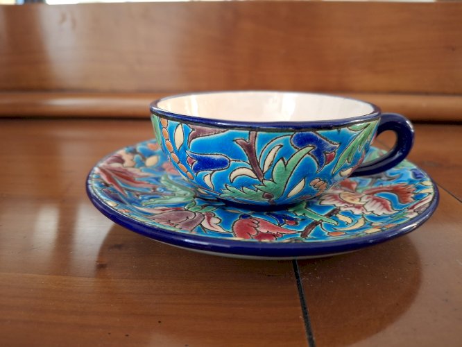 Tasse à café et sa soucoupe en émaux de Longwy