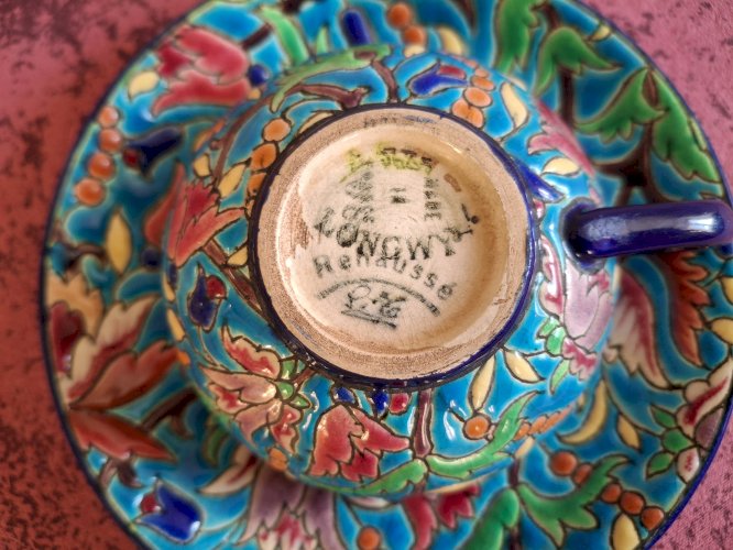 Tasse à café et sa soucoupe en émaux de Longwy