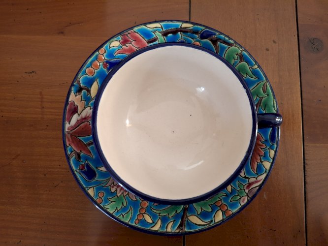 Tasse à café et sa soucoupe en émaux de Longwy
