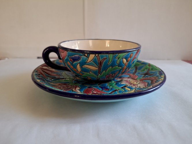 Tasse à café et sa soucoupe en émaux de Longwy