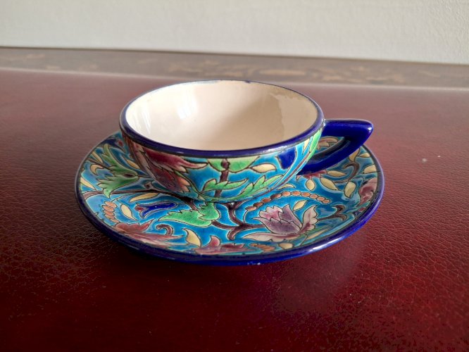 Tasse à café et soucoupe en émaux de Longwy (anse recollée)