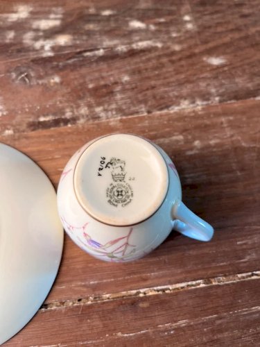 Tasse à café Royal Doulton en porcelaine anglaise