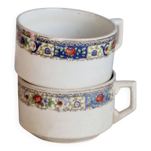 Tasse à chocolat ancienne en faïence ivoire - Décor frise polychrome