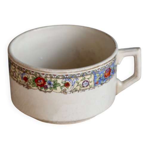 Tasse à chocolat ancienne en faïence ivoire - Décor frise polychrome