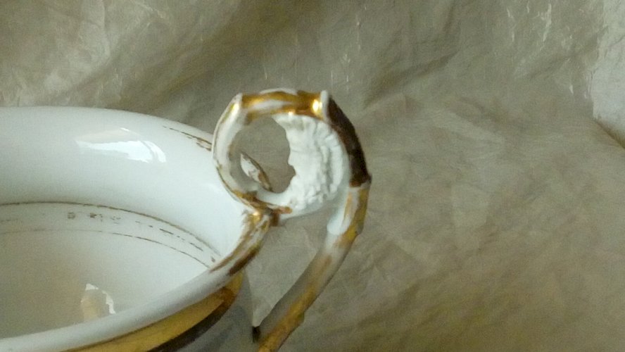 TASSE A CHOCOLAT EN PORCELAINE VIEUX PARIS CROSSE CROISSANT DE LUNE 19 ème *