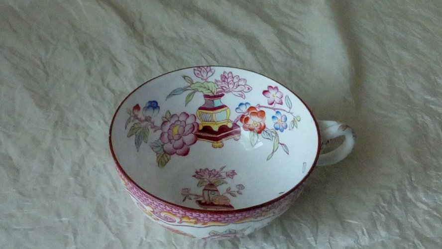 TASSE A THÉ EN PORCELAINE SARREGUEMINES DECOR MINTON N° 235/86*
