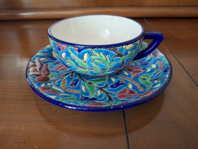 Tasse à thé et sa soucoupe en émaux de Longwy (tasse avec tache)