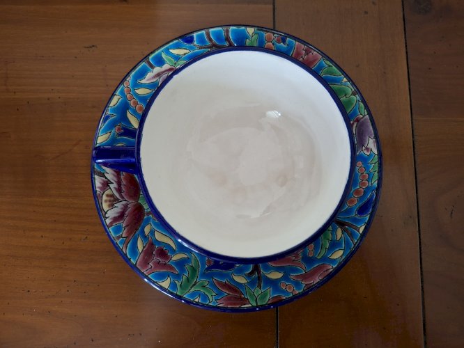 Tasse à thé et sa soucoupe en émaux de Longwy (tasse avec tache)