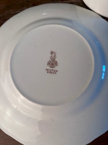Tasse anglaise Royal Doulton modèle Wilton