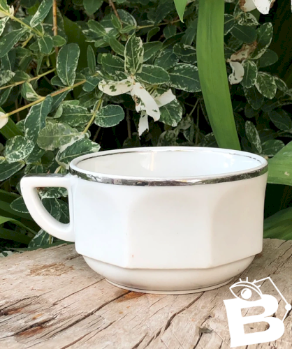 Tasse bistrot vintage en porcelaine blanche et argenté
