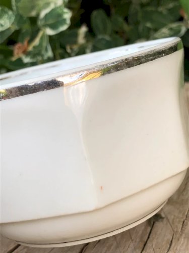Tasse bistrot vintage en porcelaine blanche et argenté