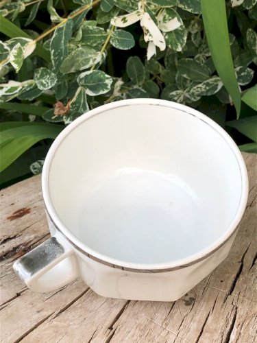 Tasse bistrot vintage en porcelaine blanche et argenté