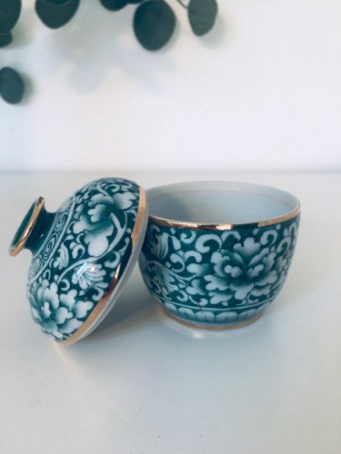 Tasse couverte porcelaine