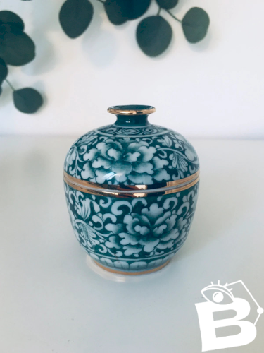 Tasse couverte porcelaine
