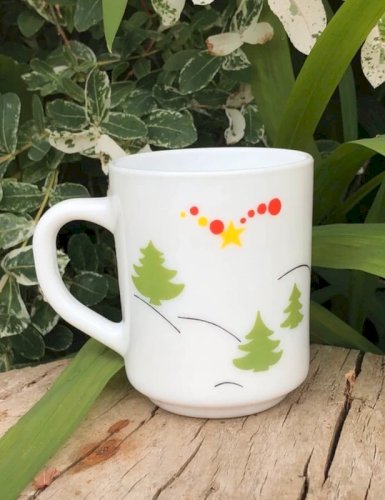 Tasse de Noël Arcopal motifs sapins et bonhommes de neige