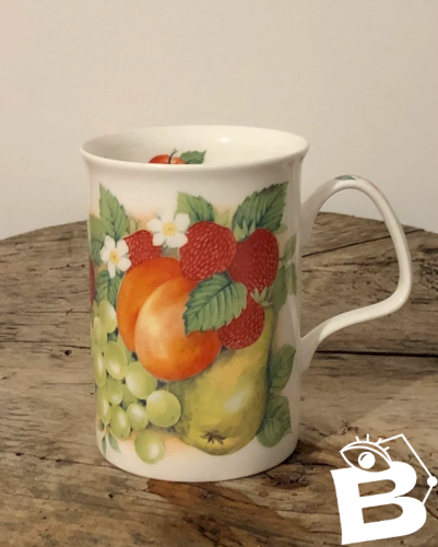 Tasse en porcelaine Anglaise Roy Kirkham motifs fruits
