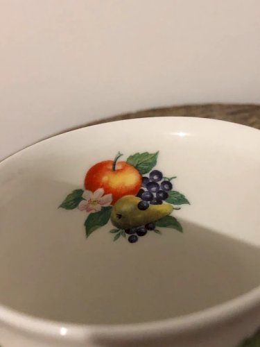 Tasse en porcelaine Anglaise Roy Kirkham motifs fruits