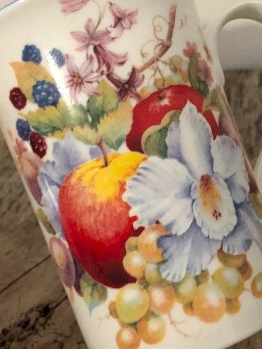 Tasse en porcelaine Crown Trent motif floral