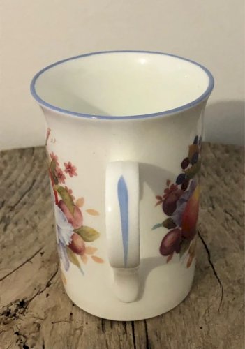 Tasse en porcelaine Crown Trent motif floral