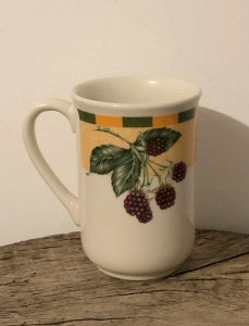 Porcelain cup England fruit patterns