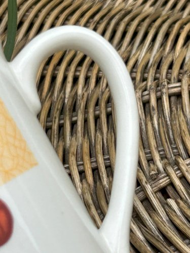 Tasse en porcelaine England motifs fruits