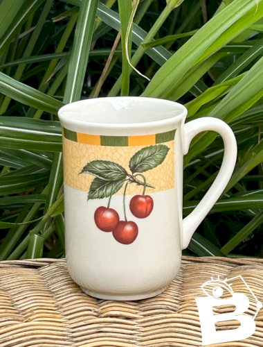 Tasse en porcelaine England motifs fruits