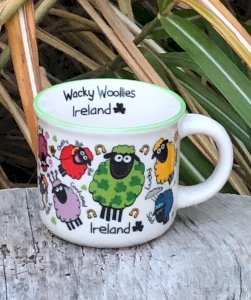 Tasse en porcelaine Ireland motifs moutons colorés