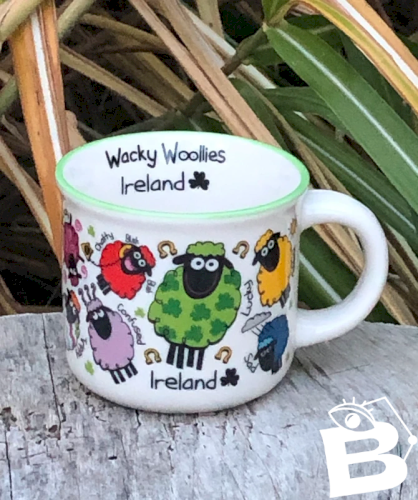 Tasse en porcelaine Ireland motifs moutons colorés