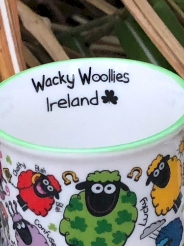 Tasse en porcelaine Ireland motifs moutons colorés