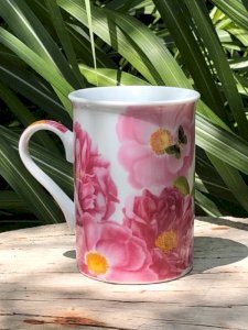 Tasse en porcelaine motifs fleurs roses