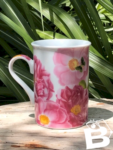 Tasse en porcelaine motifs fleurs roses
