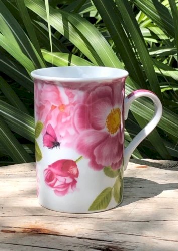Tasse en porcelaine motifs fleurs roses