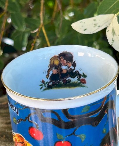 Tasse en porcelaine motifs Trolls