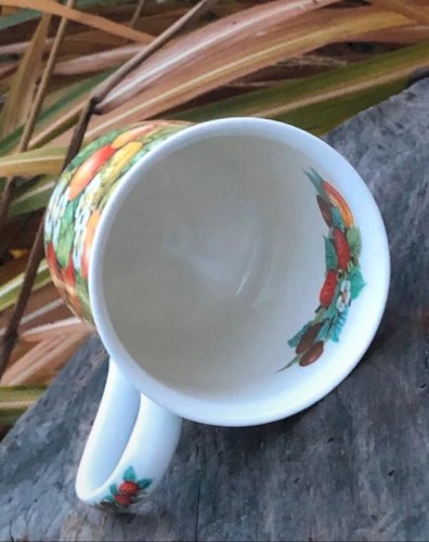 Tasse en porcelaine Roy Kirkham motifs fruits