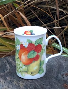 Tasse en porcelaine Roy Kirkham