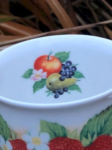 Tasse en porcelaine Roy Kirkham