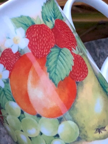 Tasse en porcelaine Roy Kirkham