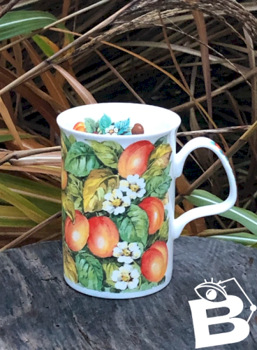 Tasse en porcelaine Roy Kirkham