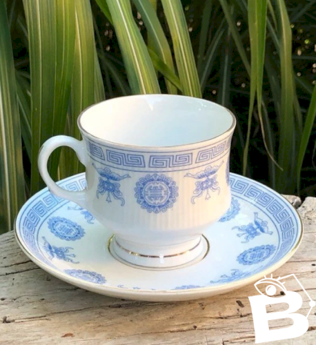 Tasse et soucoupe blanches et bleues en porcelaine Fine Bone Tibet