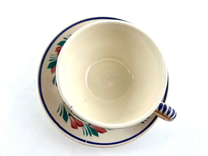 Tasse et soucoupe en faïence HB Quimper décor "Bohème" — fait main