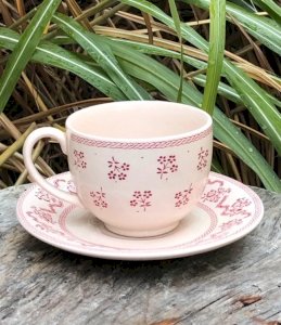 Tasse et soucoupe rose clair England Johnson Brothers modèle Petite Fleur