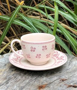 Tasse et soucoupe rose clair England Johnson Brothers