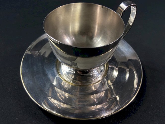 Tasse et sous-tasse en métal argenté