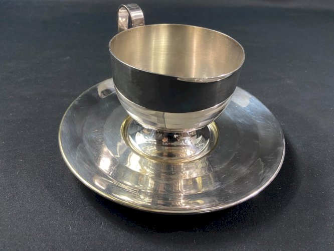 Tasse et sous-tasse en métal argenté
