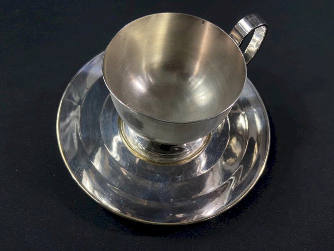 Tasse et sous-tasse en métal argenté