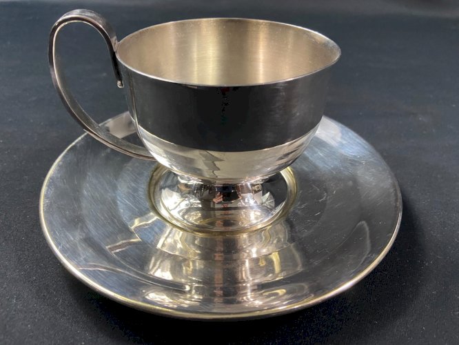 Tasse et sous-tasse en métal argenté