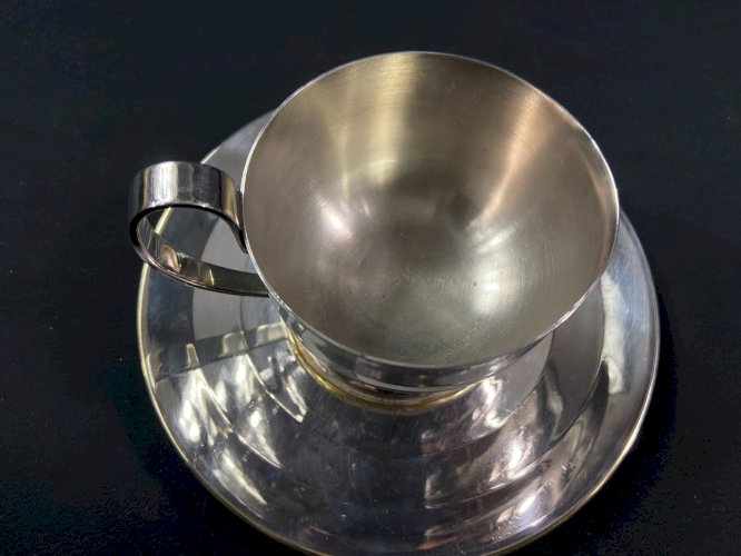 Tasse et sous-tasse en métal argenté