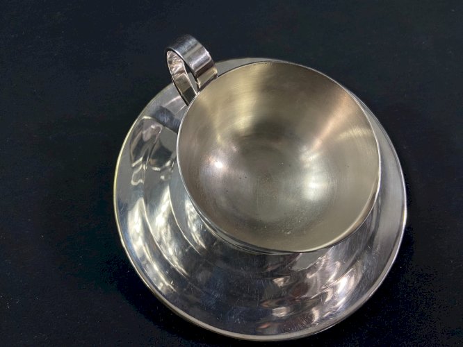 Tasse et sous-tasse en métal argenté