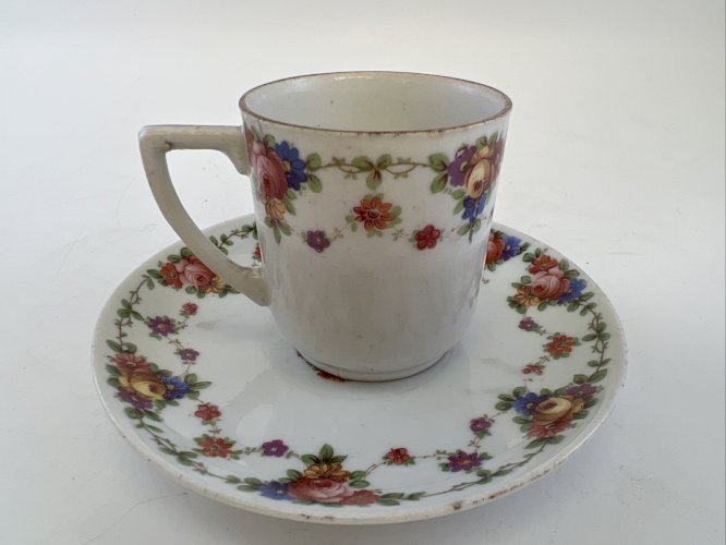 Tasse et Sous-Tasse Porcelaine de Paris – Décor Fleurs & Rubans – XIXe